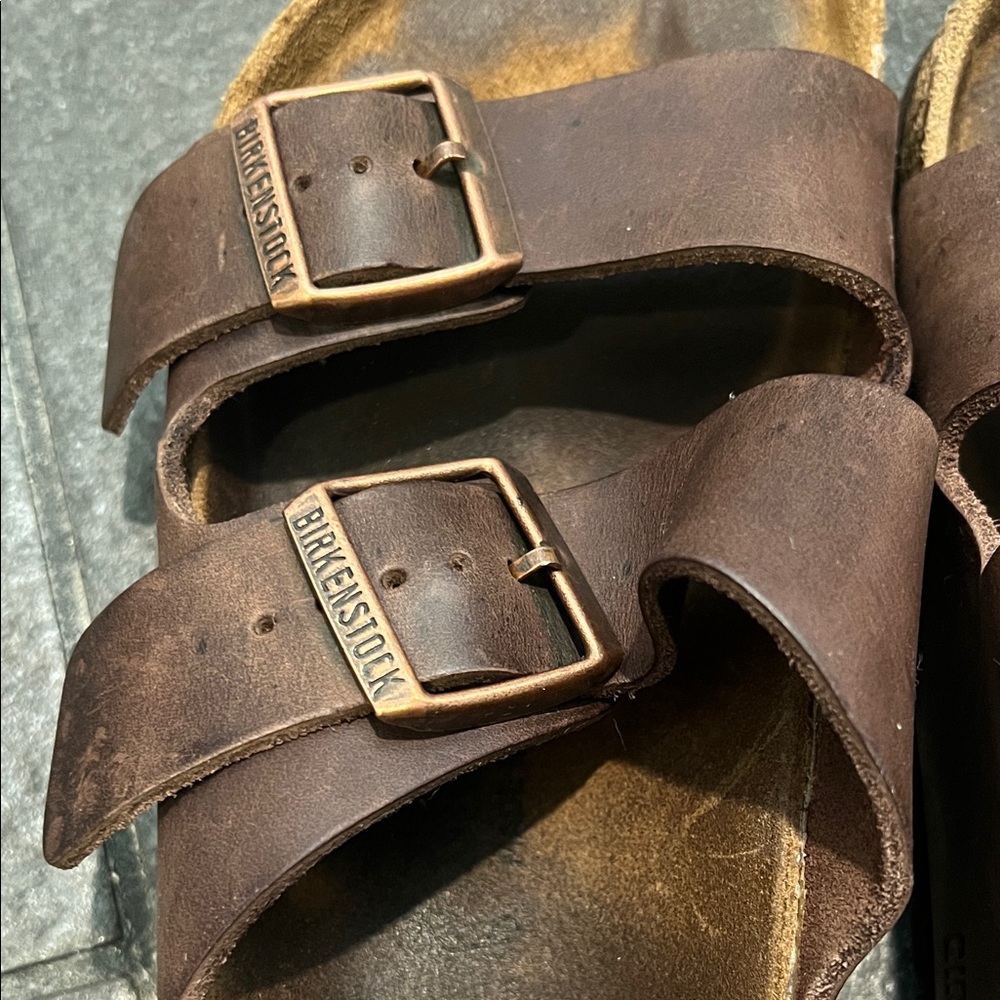 Birkenstock Arizona Oiled Leather Brown Sandals - Picture 12 of 13